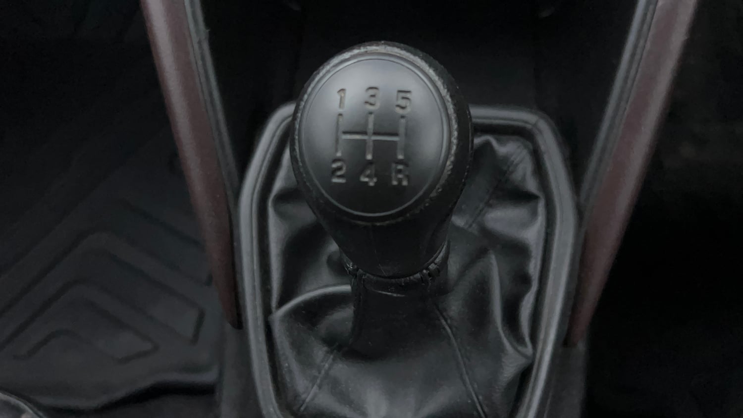 Used 2024 Maruti Suzuki Grand Vitara Delta CNG Cng Manual interior GEAR  KNOB VIEW