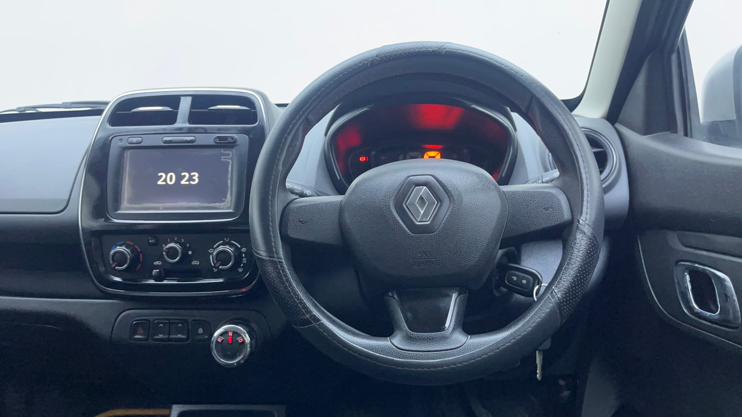 Used 2018 Renault Kwid 1.0 RXT AMT Petrol Automatic interior STEERING VIEW