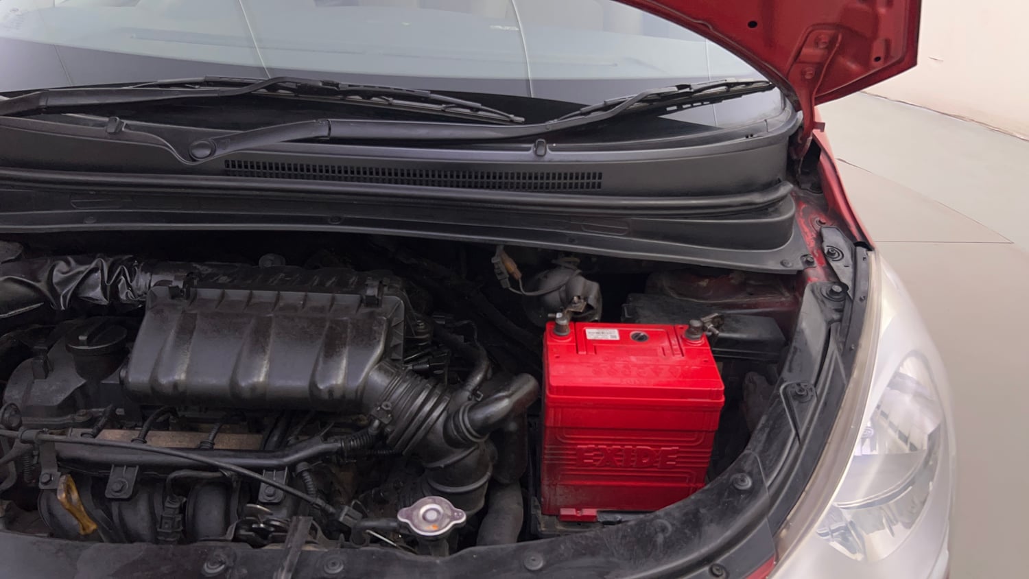Used 2013 Hyundai i10 Magna 1.2 Kappa2 Petrol Manual engine ENGINE LEFT SIDE HINGE & APRON VIEW