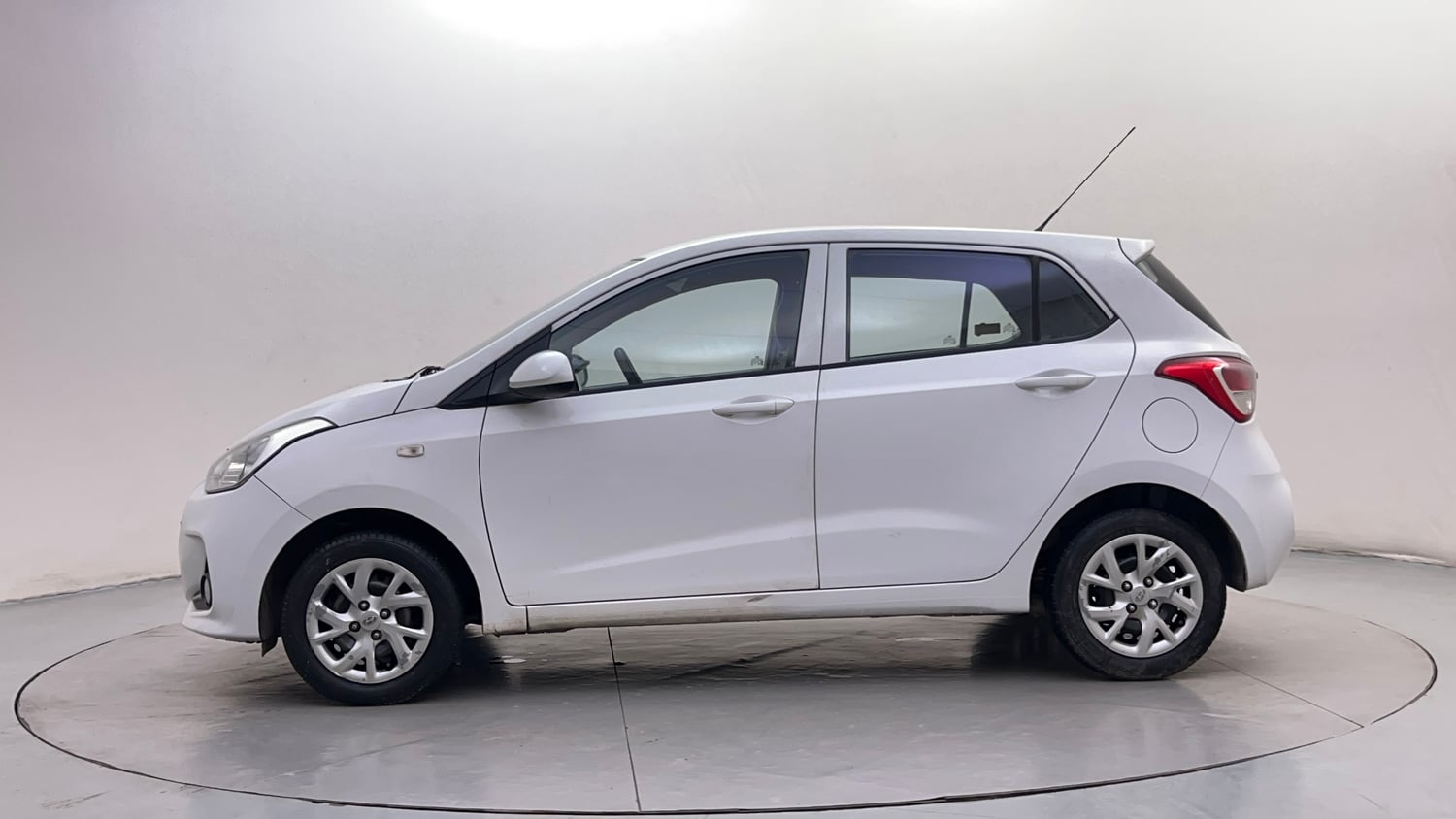 Used 2018 Hyundai Grand i10 Magna 1.2 Kappa VTVT Petrol Manual exterior LEFT SIDE VIEW