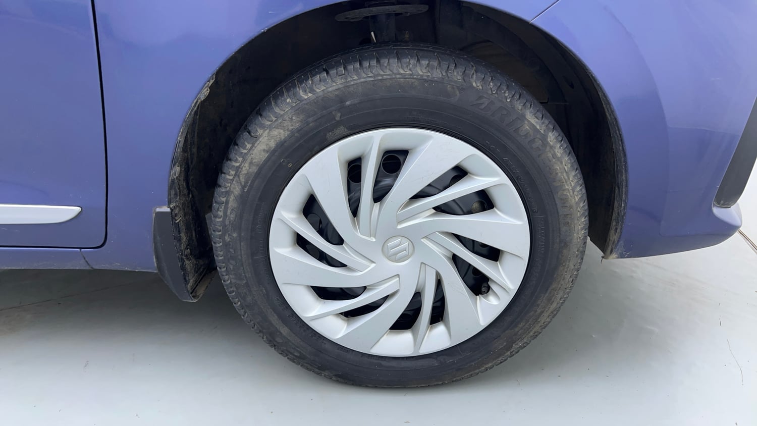 Used 2021 Maruti Suzuki Ertiga VXi CNG Cng Manual tyres RIGHT FRONT TYRE RIM VIEW