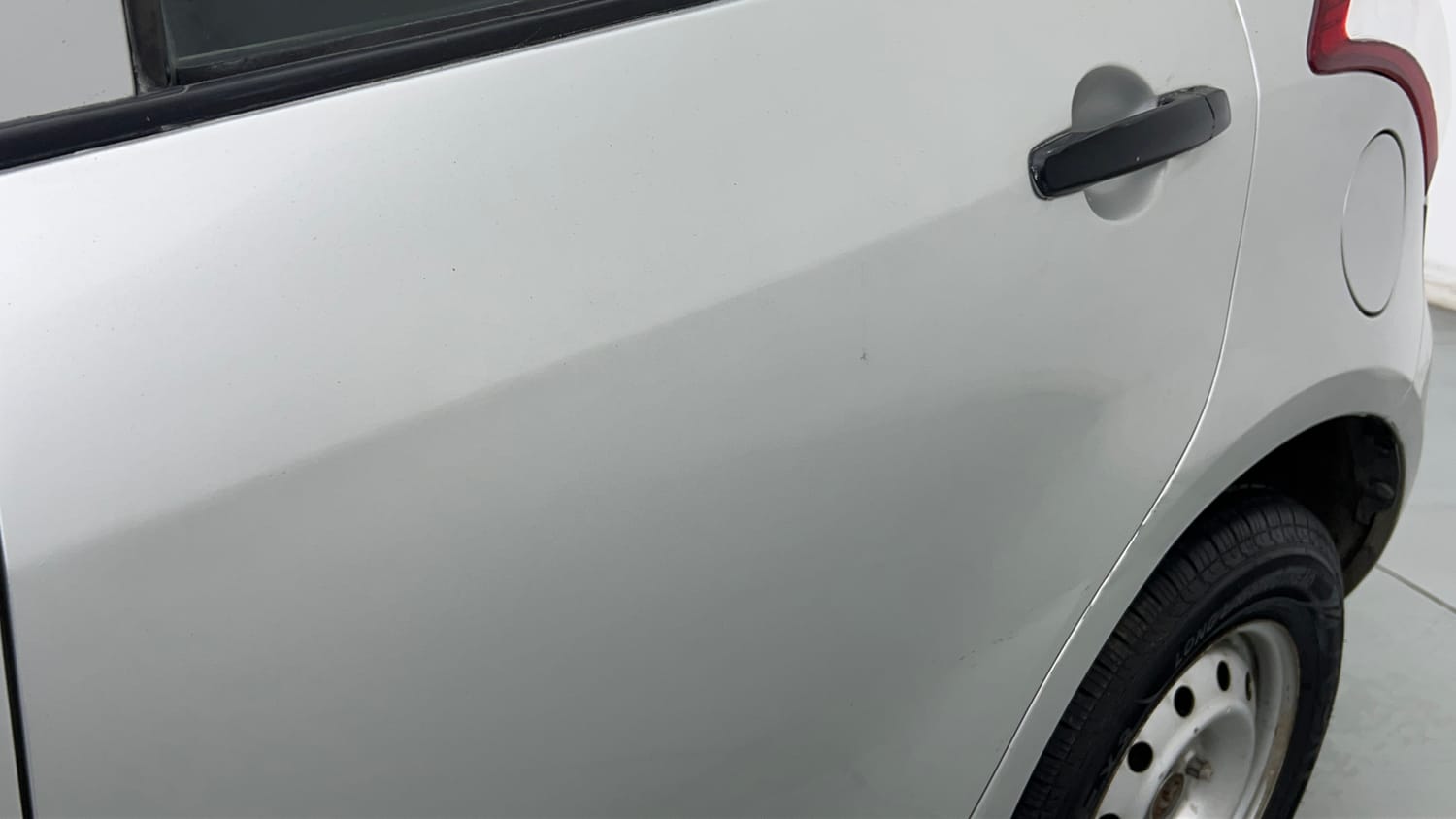 Used 2013 Maruti Suzuki Swift LXi Petrol Manual dents MINOR DENT