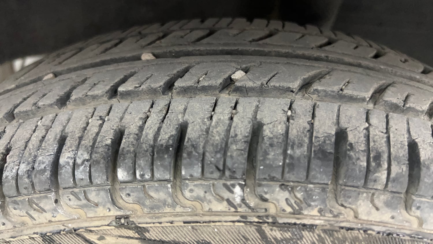Used 2018 Datsun Redi-GO T(O) 1.0 Petrol Manual tyres LEFT REAR TYRE TREAD VIEW