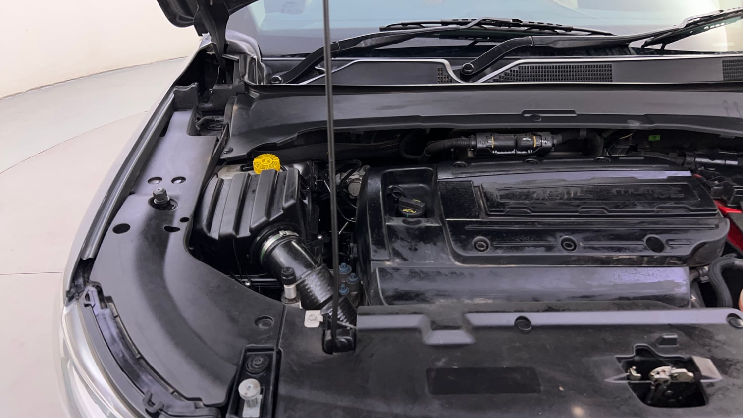 Used 2019 Jeep Compass Longitude (O) 1.4 Petrol AT Petrol Automatic engine ENGINE RIGHT SIDE HINGE & APRON VIEW