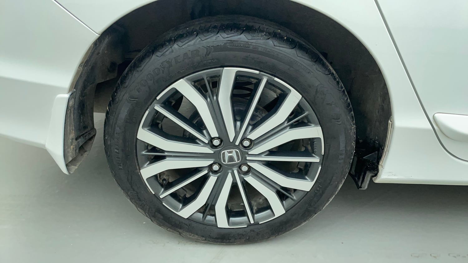 Used 2019 Honda City ZX Petrol Petrol Manual tyres RIGHT REAR TYRE RIM VIEW