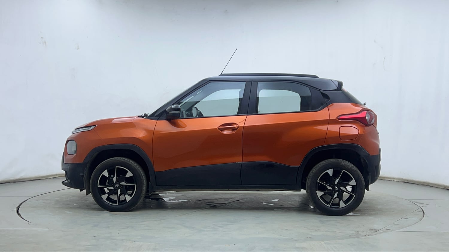 Used 2023 Tata Punch Creative Dual Tone AMT Petrol Automatic exterior LEFT SIDE VIEW