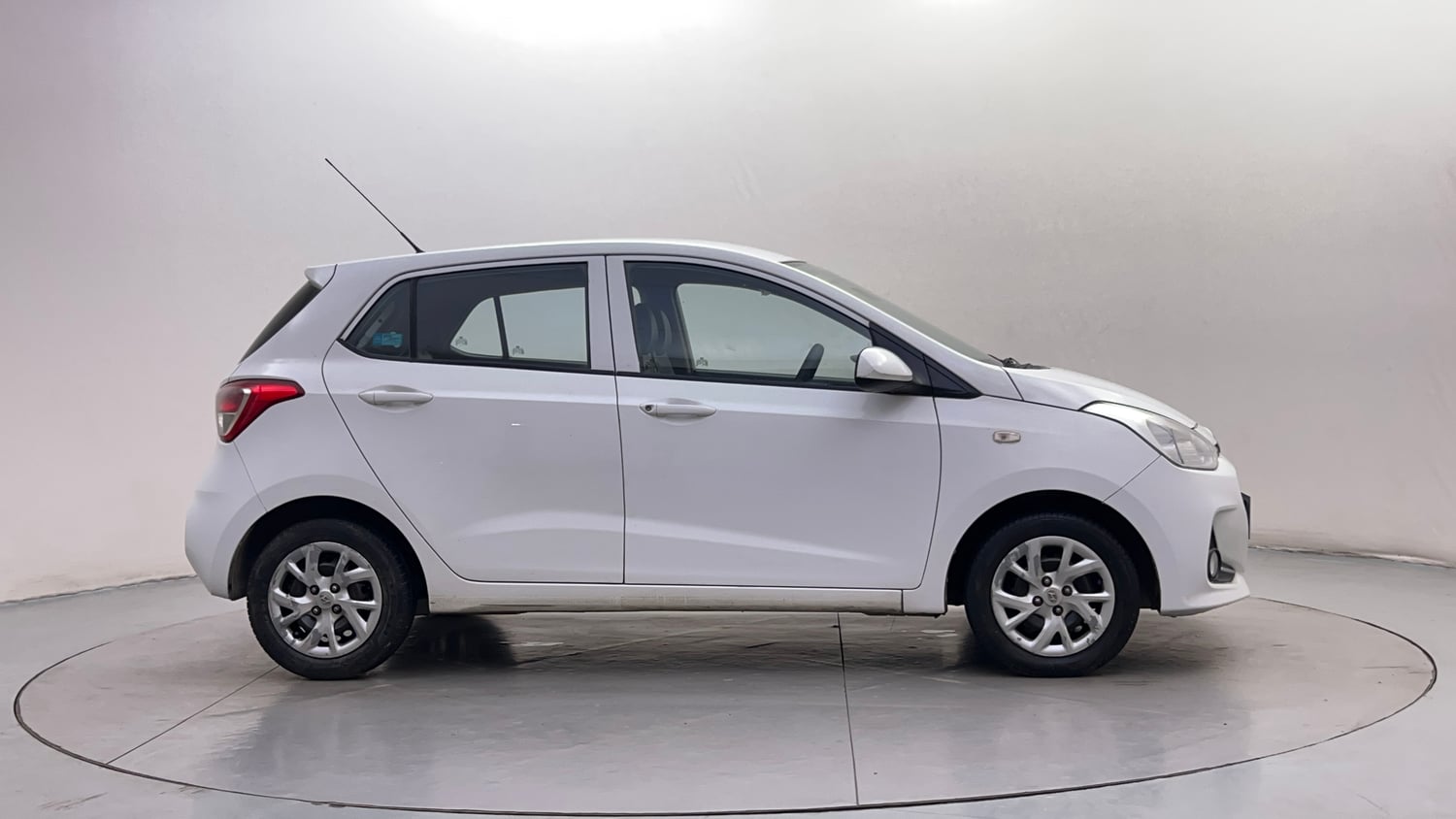 Used 2018 Hyundai Grand i10 Magna 1.2 Kappa VTVT Petrol Manual exterior RIGHT SIDE VIEW