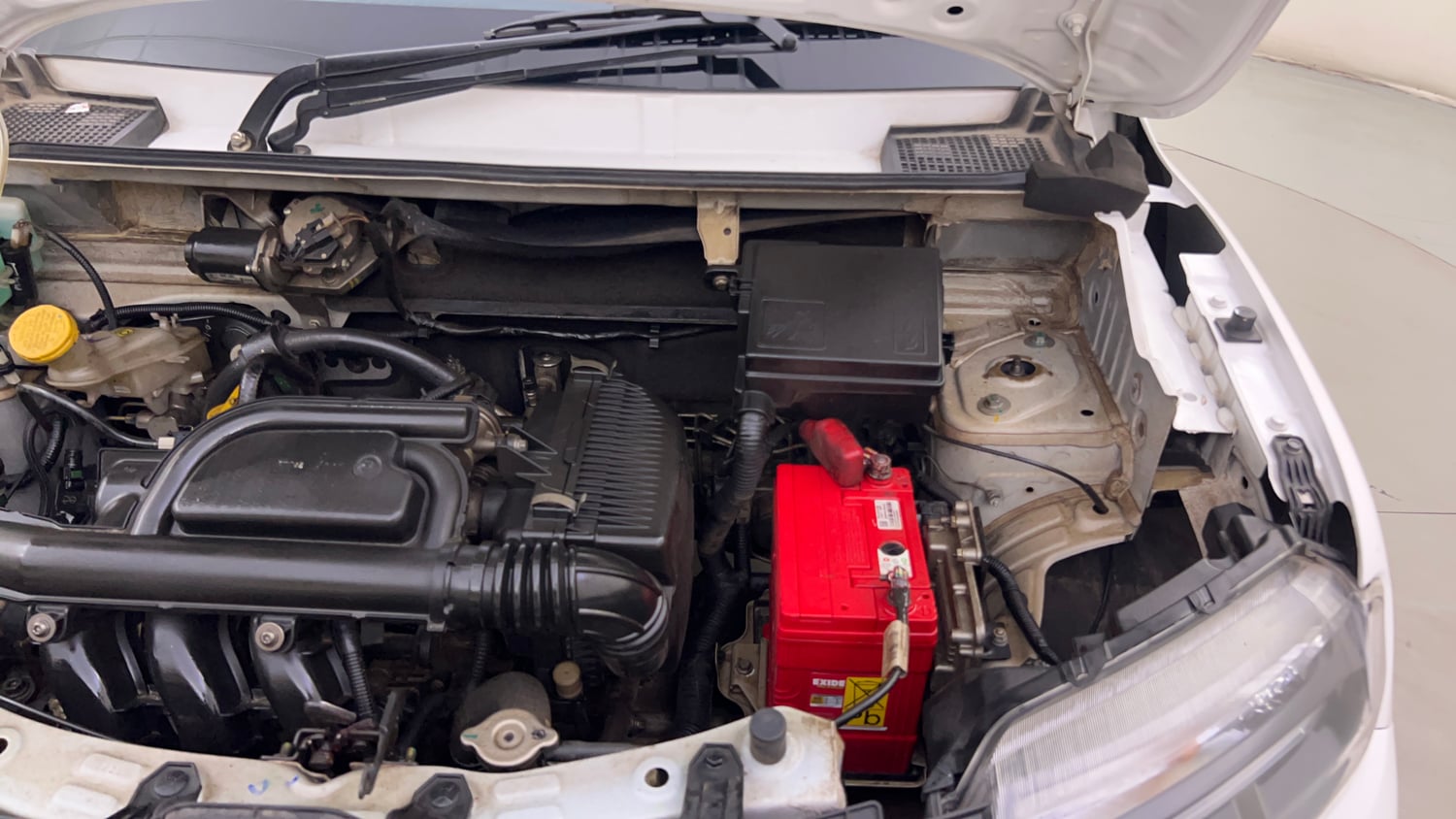 Used 2022 Renault Kwid RXT 1.0 AMT Petrol Automatic engine ENGINE LEFT SIDE HINGE & APRON VIEW