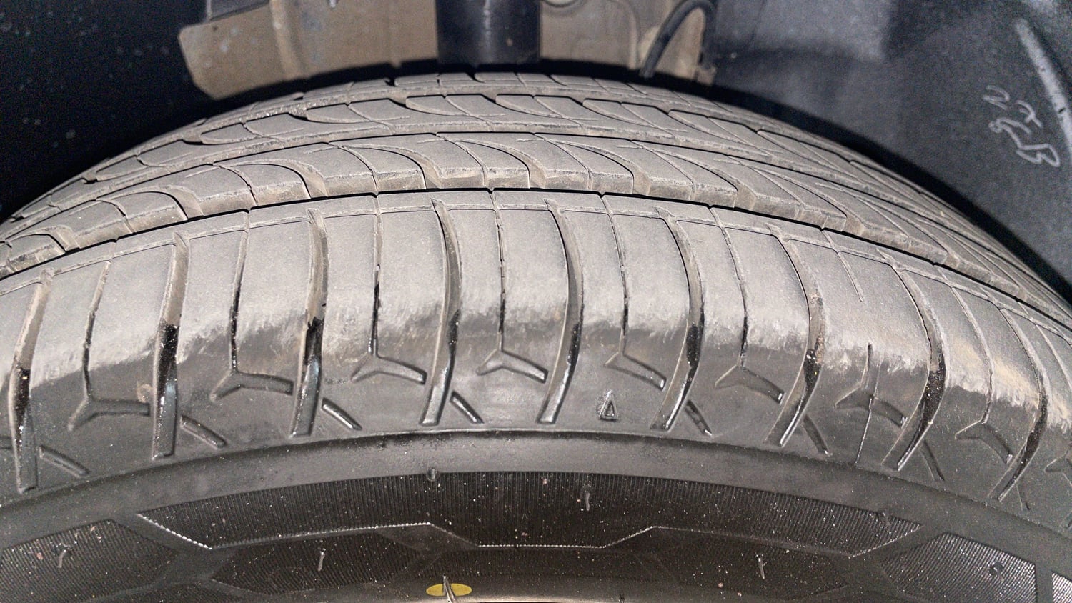 Used 2017 Tata Tiago Revotron XZA Petrol Automatic tyres RIGHT FRONT TYRE TREAD VIEW
