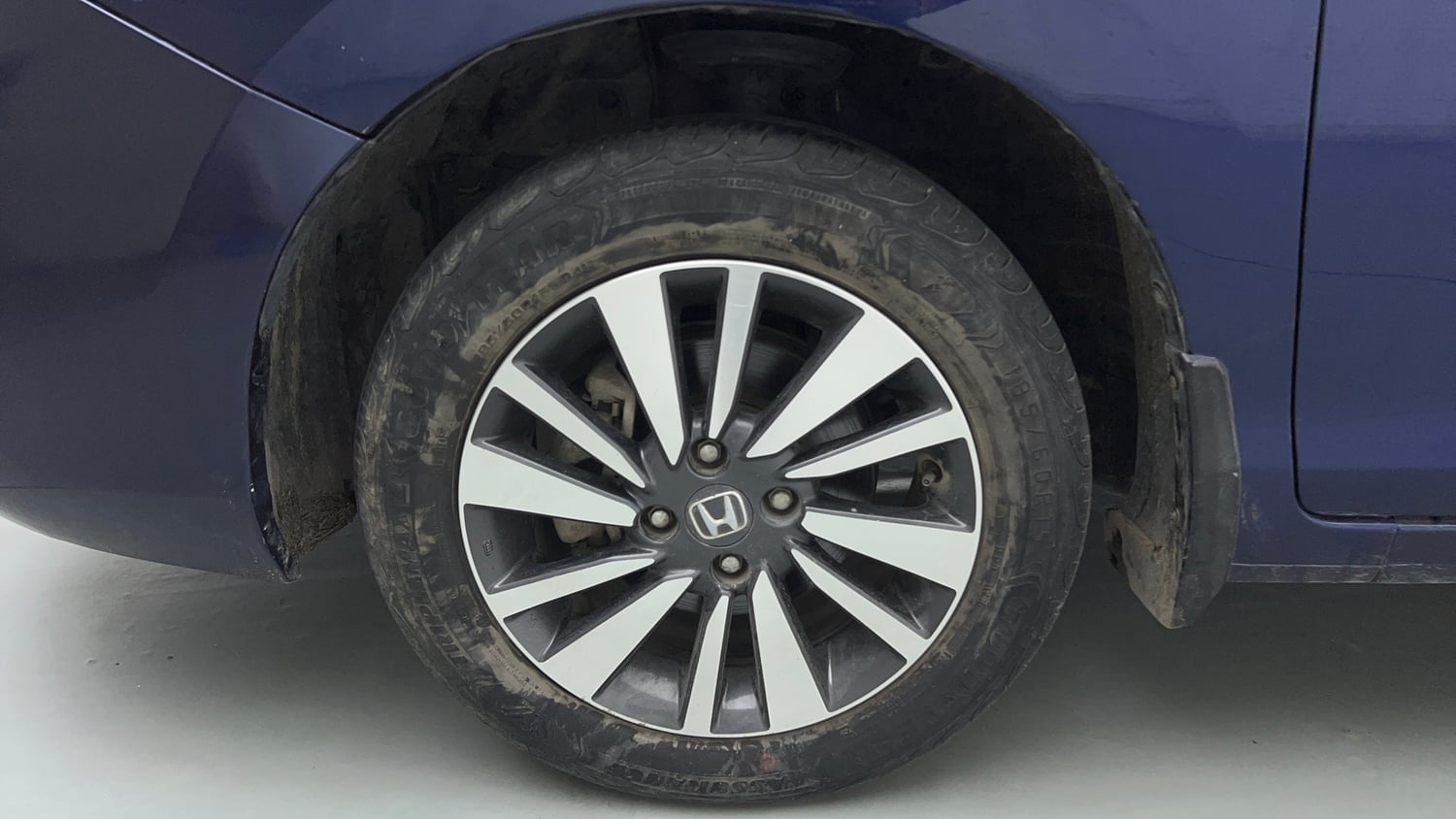 Used 2023 Honda City V Petrol MT Petrol Manual tyres LEFT FRONT TYRE RIM VIEW