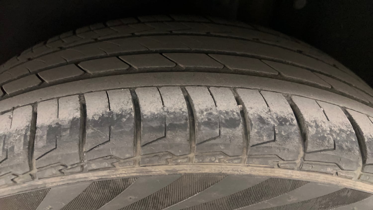Used 2024 Hyundai Alcazar Signature 1.5 Diesel AT 7STR Diesel Automatic tyres LEFT REAR TYRE TREAD VIEW