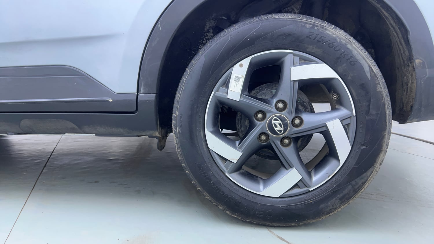Used 2021 Hyundai Venue SX Plus 1.0 Turbo DCT Petrol Automatic tyres LEFT REAR TYRE RIM VIEW
