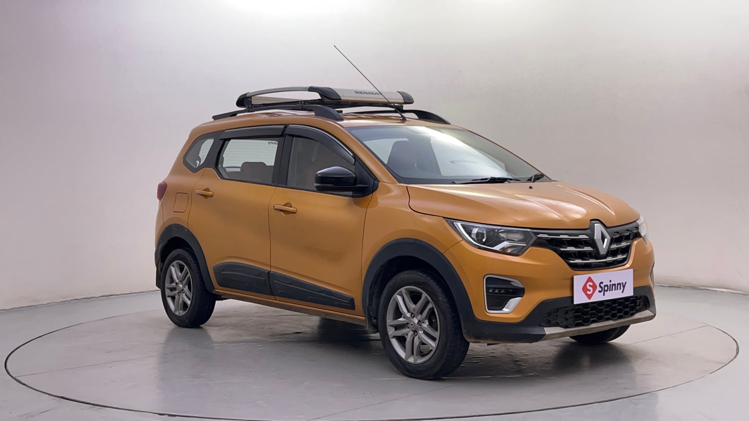 Used 2022 Renault Triber RXZ EASY-R AMT Petrol Automatic exterior RIGHT FRONT CORNER VIEW