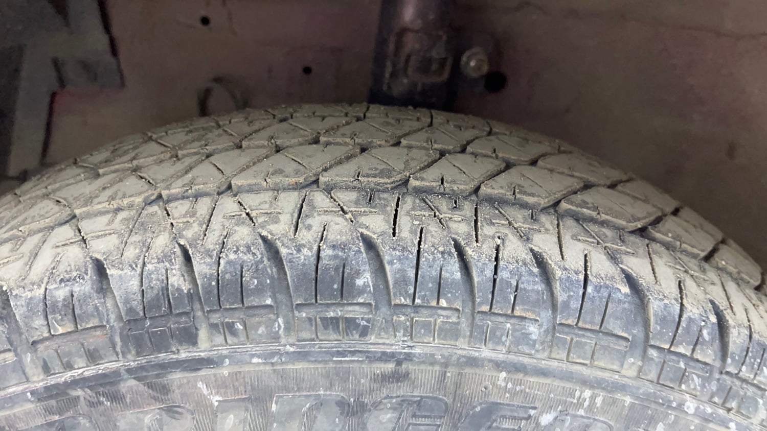 Used 2011 Maruti Suzuki Swift VXi Petrol Manual tyres LEFT FRONT TYRE TREAD VIEW