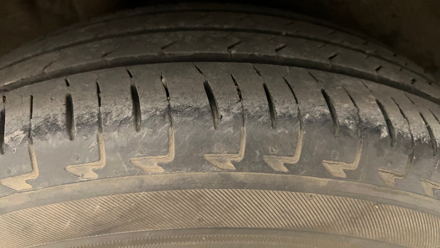 Used 2021 Maruti Suzuki Ignis Zeta 1.2 AMT Petrol Automatic tyres RIGHT REAR TYRE TREAD VIEW