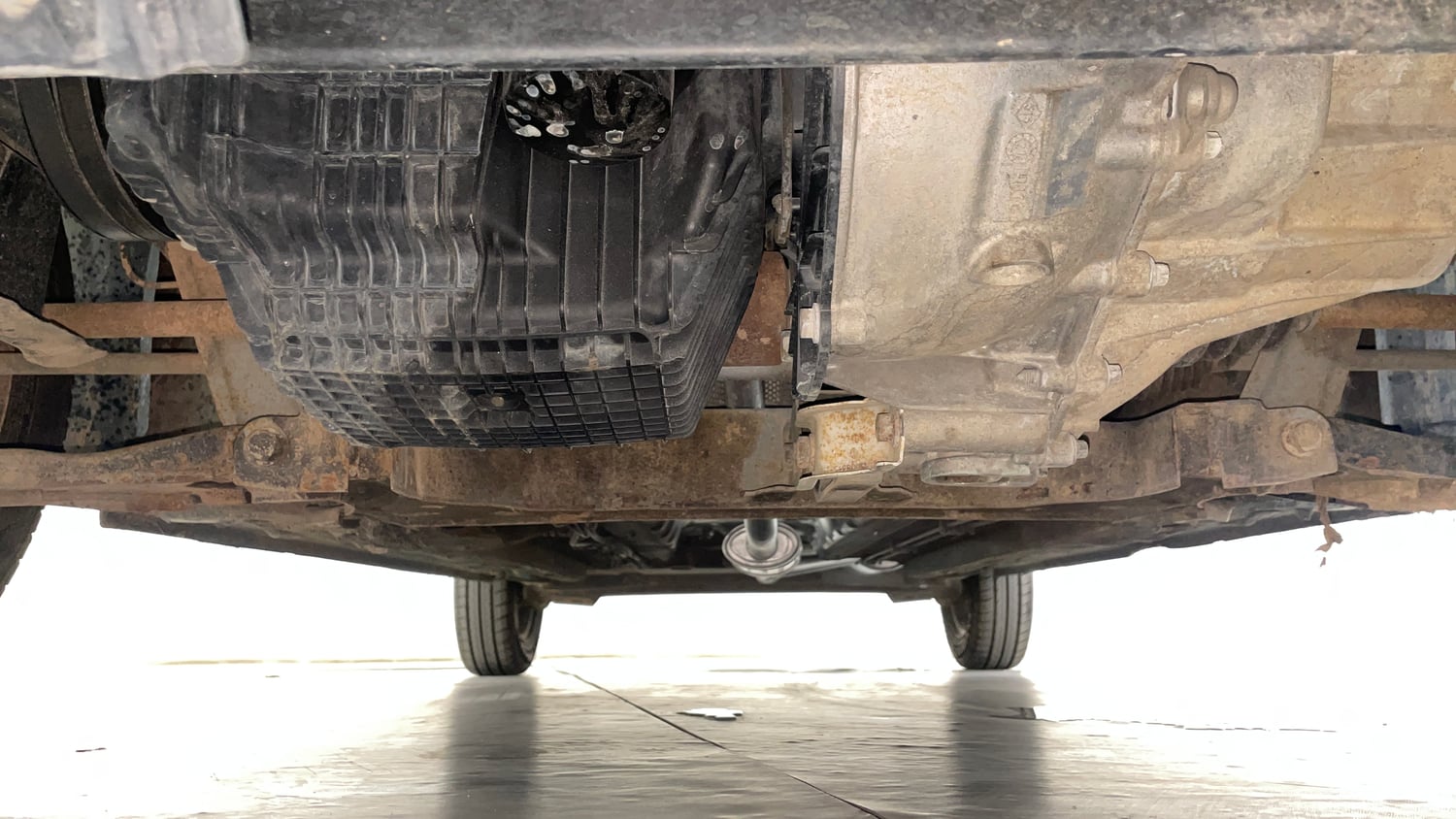 Used 2021 Renault Kwid CLIMBER 1.0 AMT Opt Petrol Automatic extra FRONT LEFT UNDERBODY VIEW