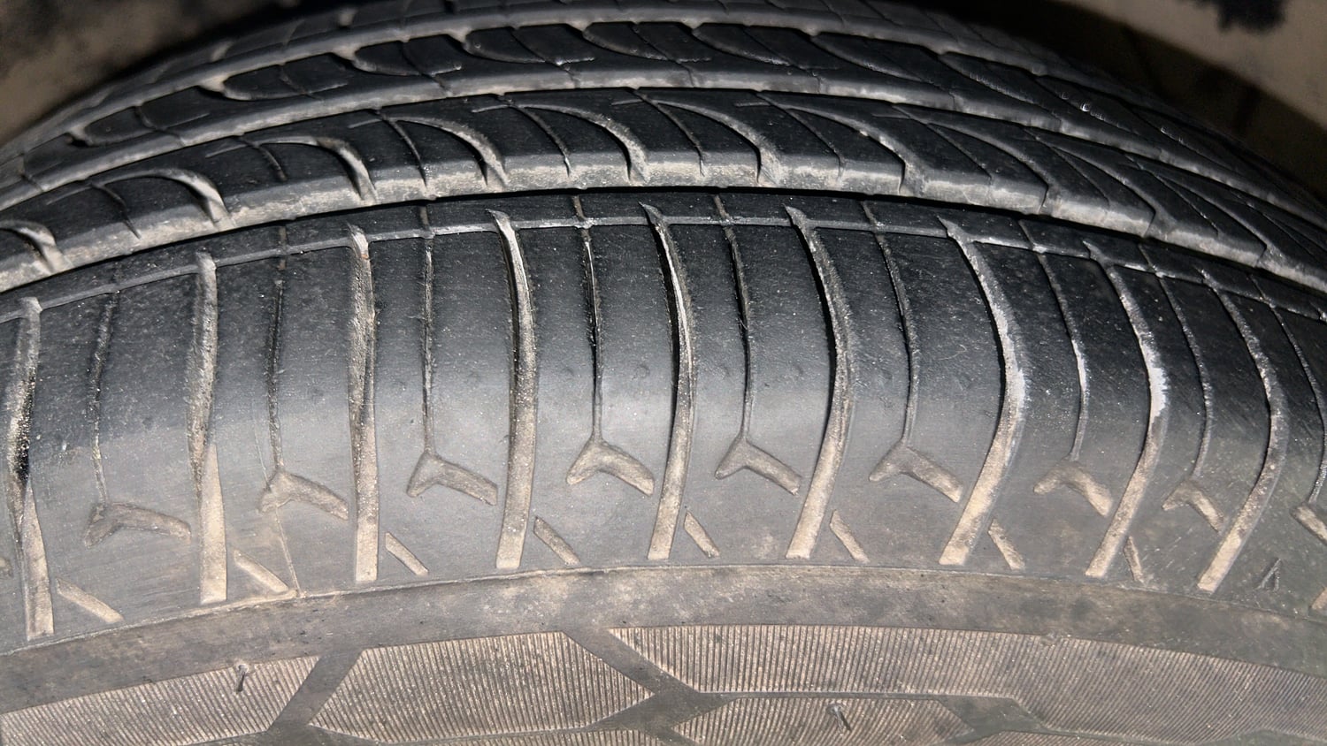 Used 2021 Hyundai Grand i10 Nios Sportz AMT 1.2 Kappa VTVT Petrol Automatic tyres RIGHT FRONT TYRE TREAD VIEW
