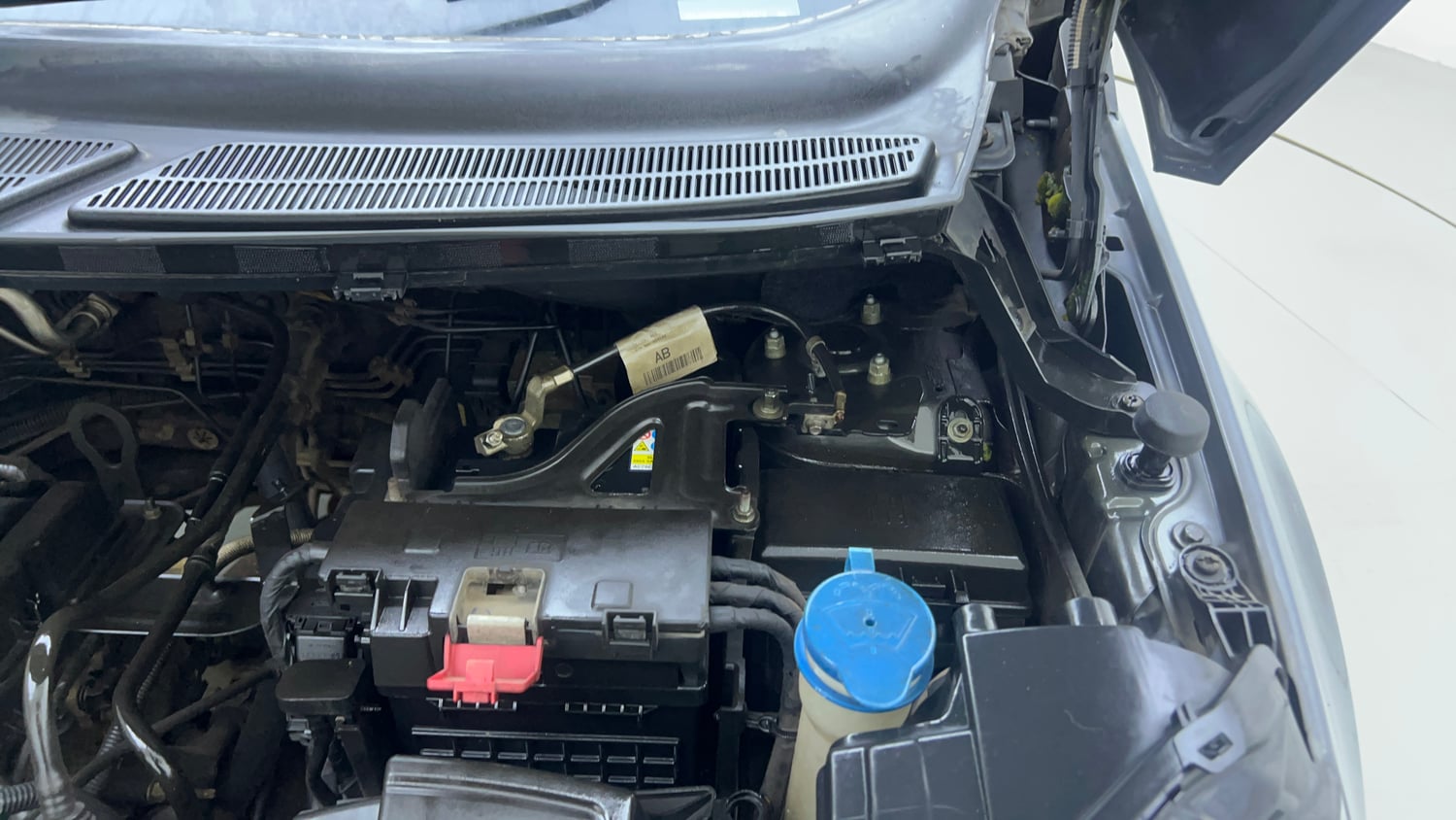 Used 2020 Ford EcoSport S MT 1.5 Ti-VCT Petrol Manual engine ENGINE LEFT SIDE HINGE & APRON VIEW