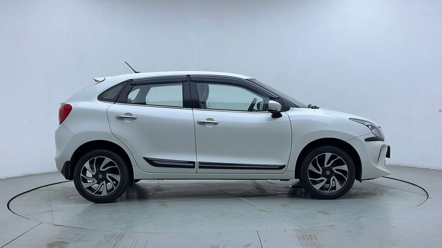Used 2019 Maruti Suzuki Baleno Zeta Petrol Manual exterior RIGHT SIDE VIEW