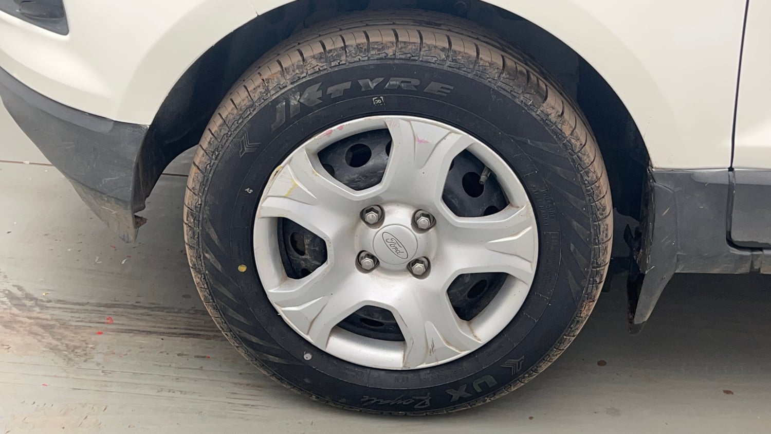 Used 2017 Ford EcoSport Ambiente 1.5L Ti-VCT Petrol Manual tyres LEFT FRONT TYRE RIM VIEW