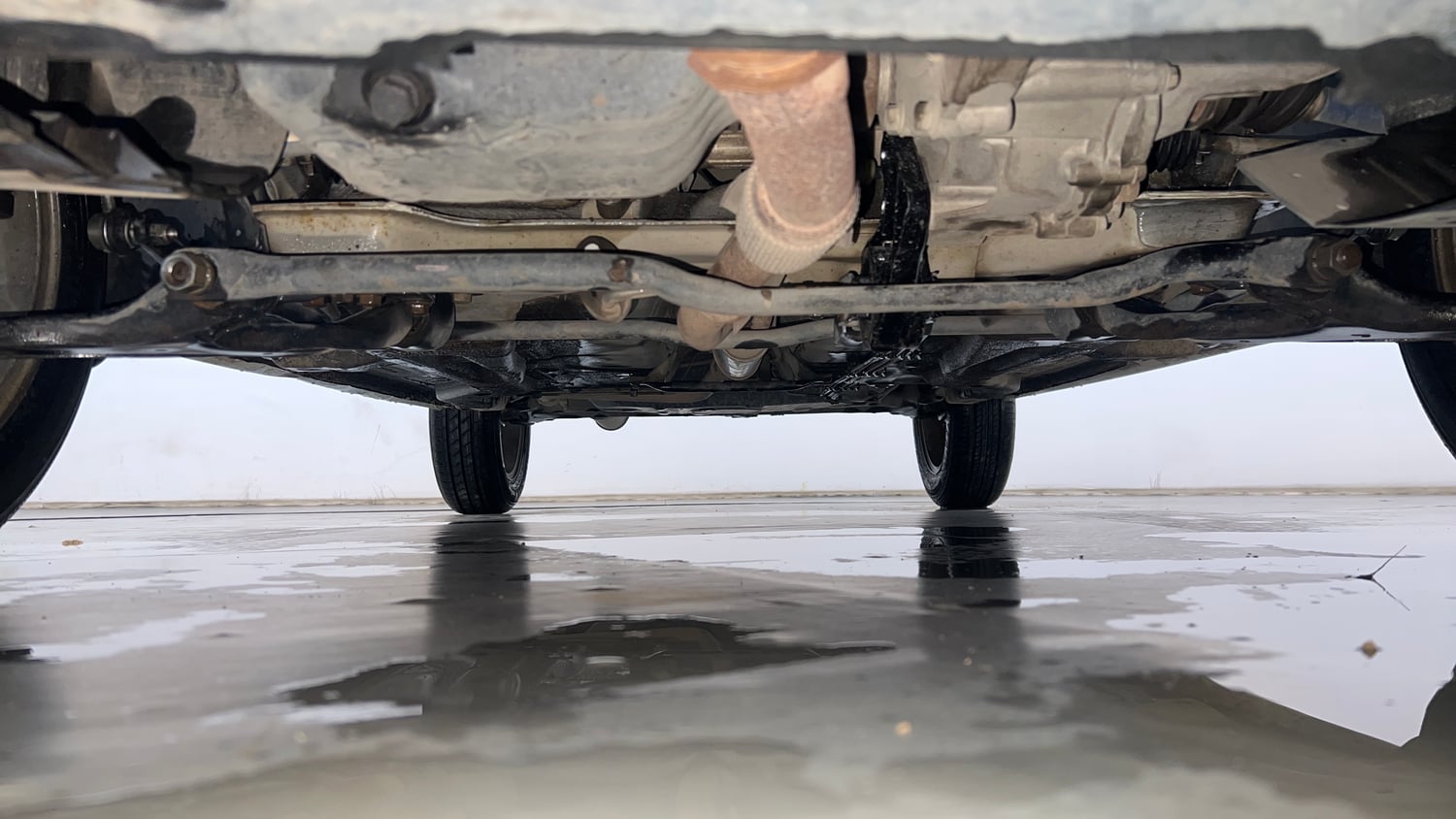 Used 2019 Tata Tiago Revotron XZ Plus Petrol Manual extra FRONT LEFT UNDERBODY VIEW