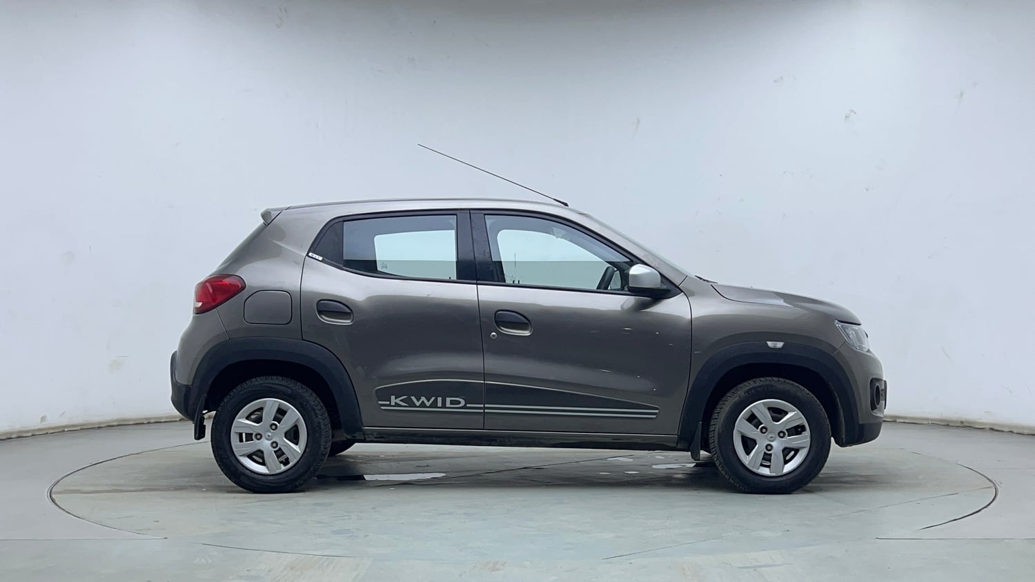 Used 2018 Renault Kwid 1.0 RXT AMT Petrol Automatic exterior RIGHT SIDE VIEW