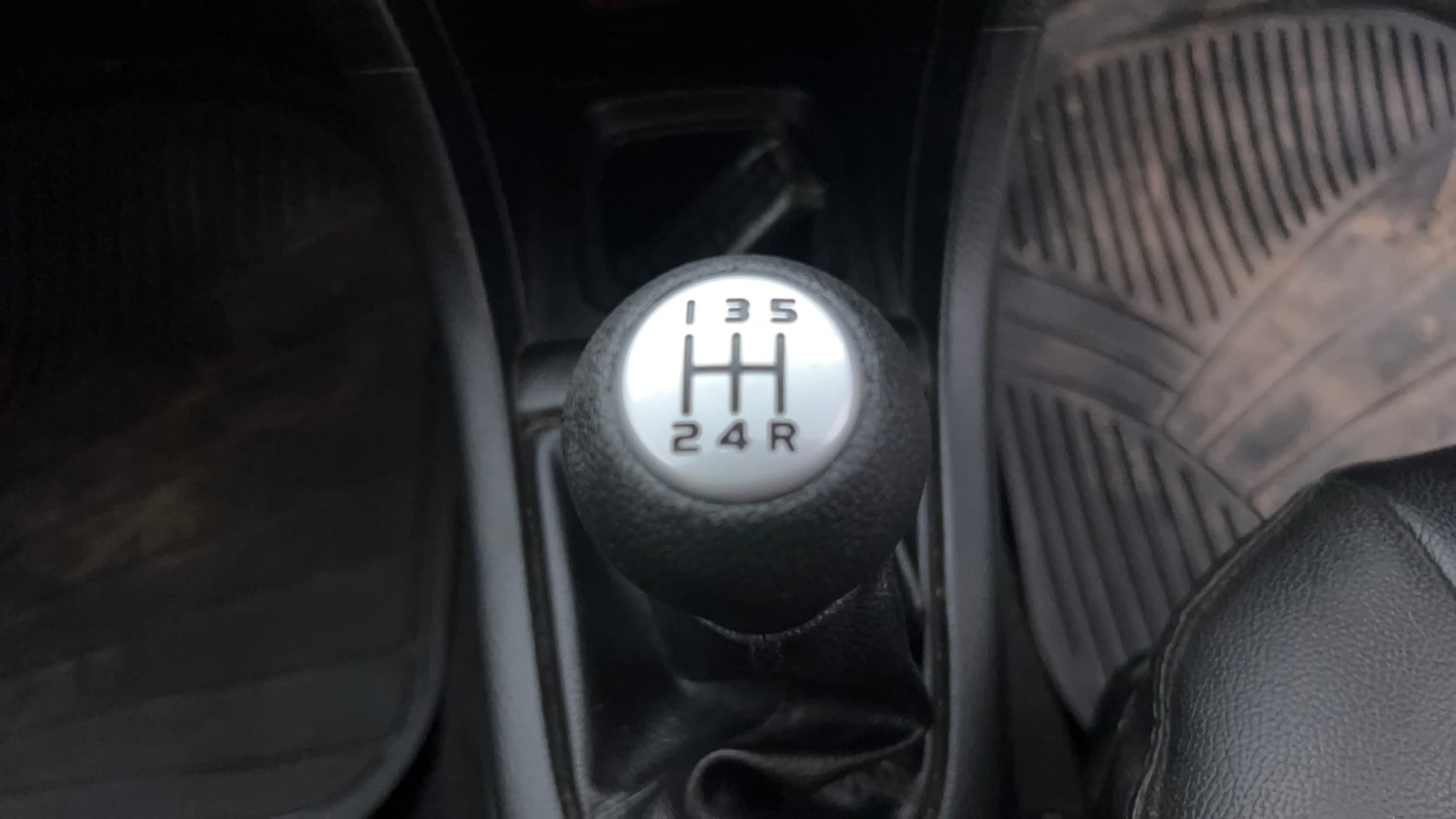 Used 2012 Maruti Suzuki Swift VXi Petrol Manual interior GEAR  KNOB VIEW
