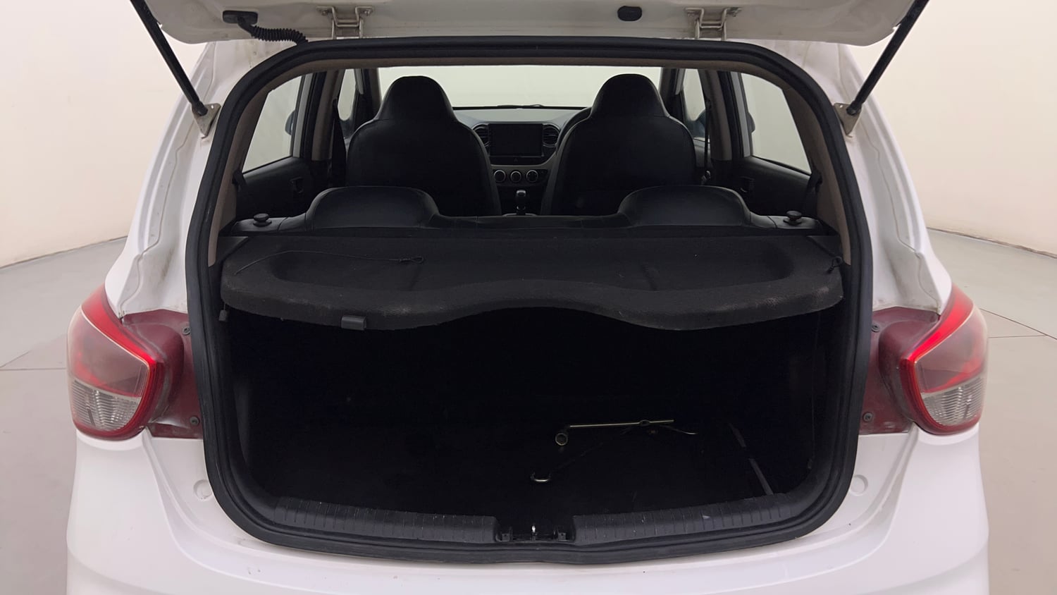 Used 2018 Hyundai Grand i10 Magna 1.2 Kappa VTVT Petrol Manual interior DICKY INSIDE VIEW