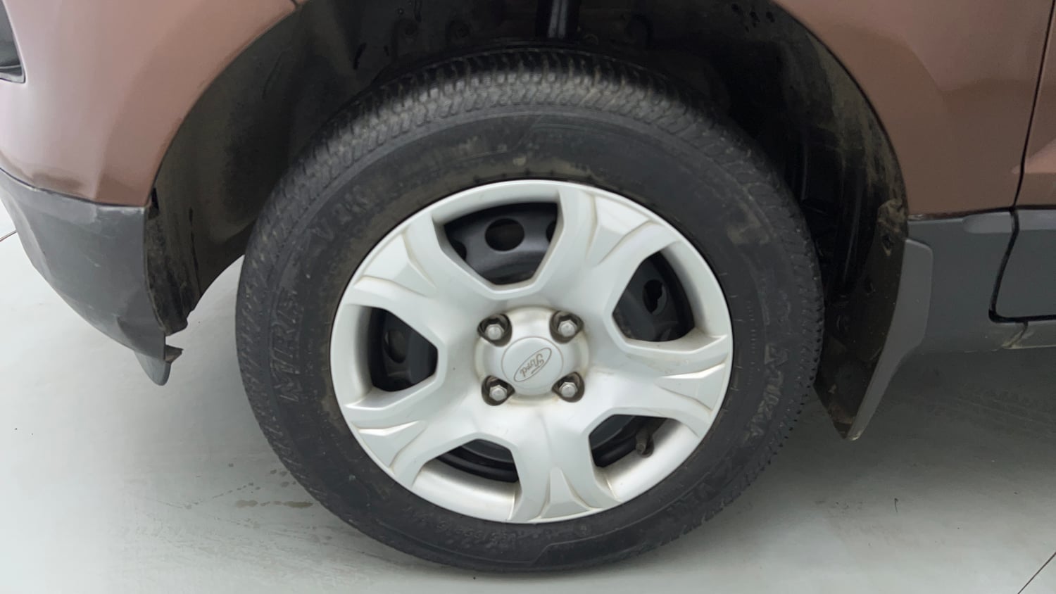 Used 2016 Ford EcoSport Ambiente 1.5L Ti-VCT Petrol Manual tyres LEFT FRONT TYRE RIM VIEW