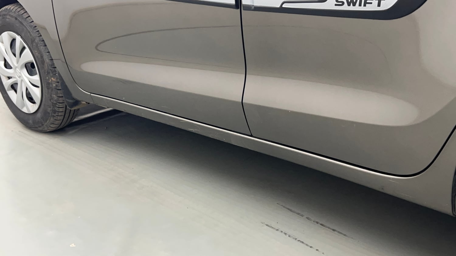 Used 2023 Maruti Suzuki Swift VXi Petrol Manual dents MINOR DENT