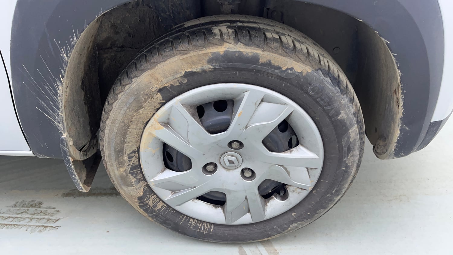 Used 2021 Renault Kwid RXT 1.0 Opt Petrol Manual tyres RIGHT FRONT TYRE RIM VIEW