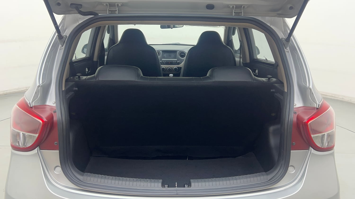 Used 2019 Hyundai Grand i10 Sportz 1.2 Kappa VTVT Petrol Manual interior DICKY INSIDE VIEW
