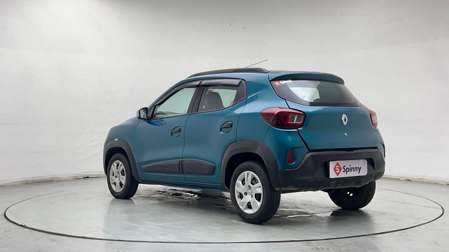 Used 2022 Renault Kwid RXT 1.0 AMT (O) Petrol Automatic exterior LEFT REAR CORNER VIEW