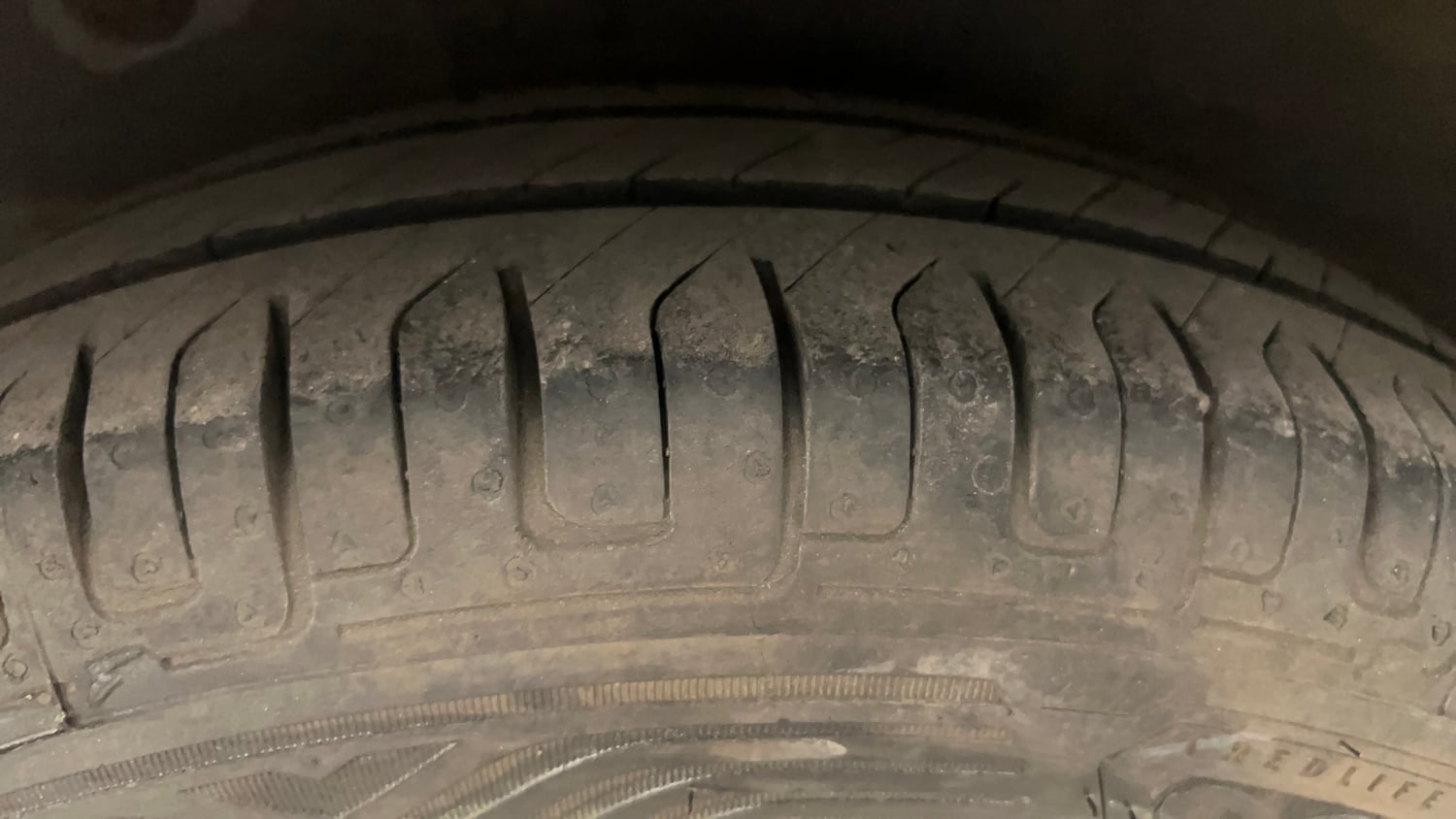 Used 2014 Hyundai i10 Sportz 1.1 iRDE2 Petrol Manual tyres RIGHT REAR TYRE TREAD VIEW