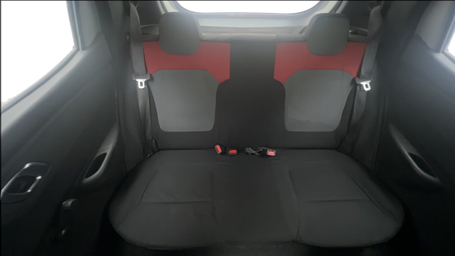 Used 2018 Renault Kwid RXT Opt Petrol Manual interior REAR SEAT CONDITION VIEW