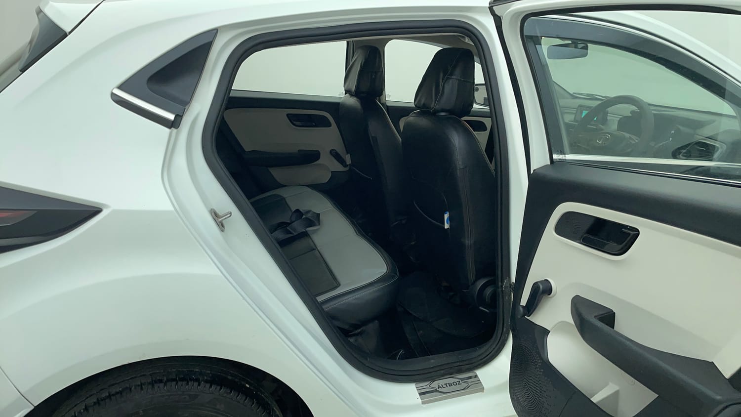 Used 2022 Tata Altroz XE Plus Petrol Petrol Manual interior RIGHT SIDE REAR DOOR CABIN VIEW