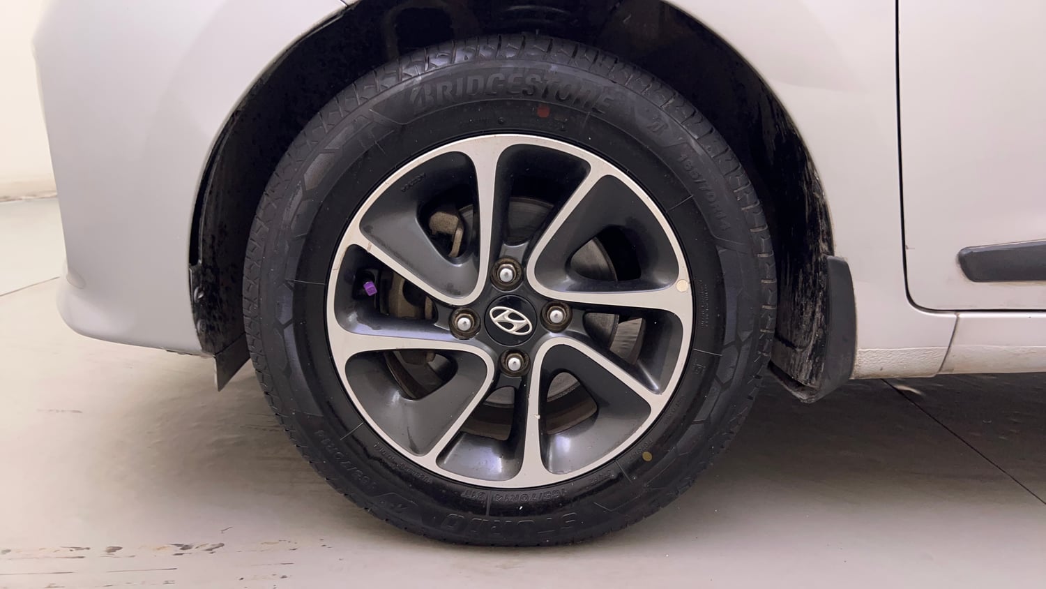 Used 2018 Hyundai Grand i10 Sportz AT 1.2 Kappa VTVT Petrol Automatic tyres LEFT FRONT TYRE RIM VIEW