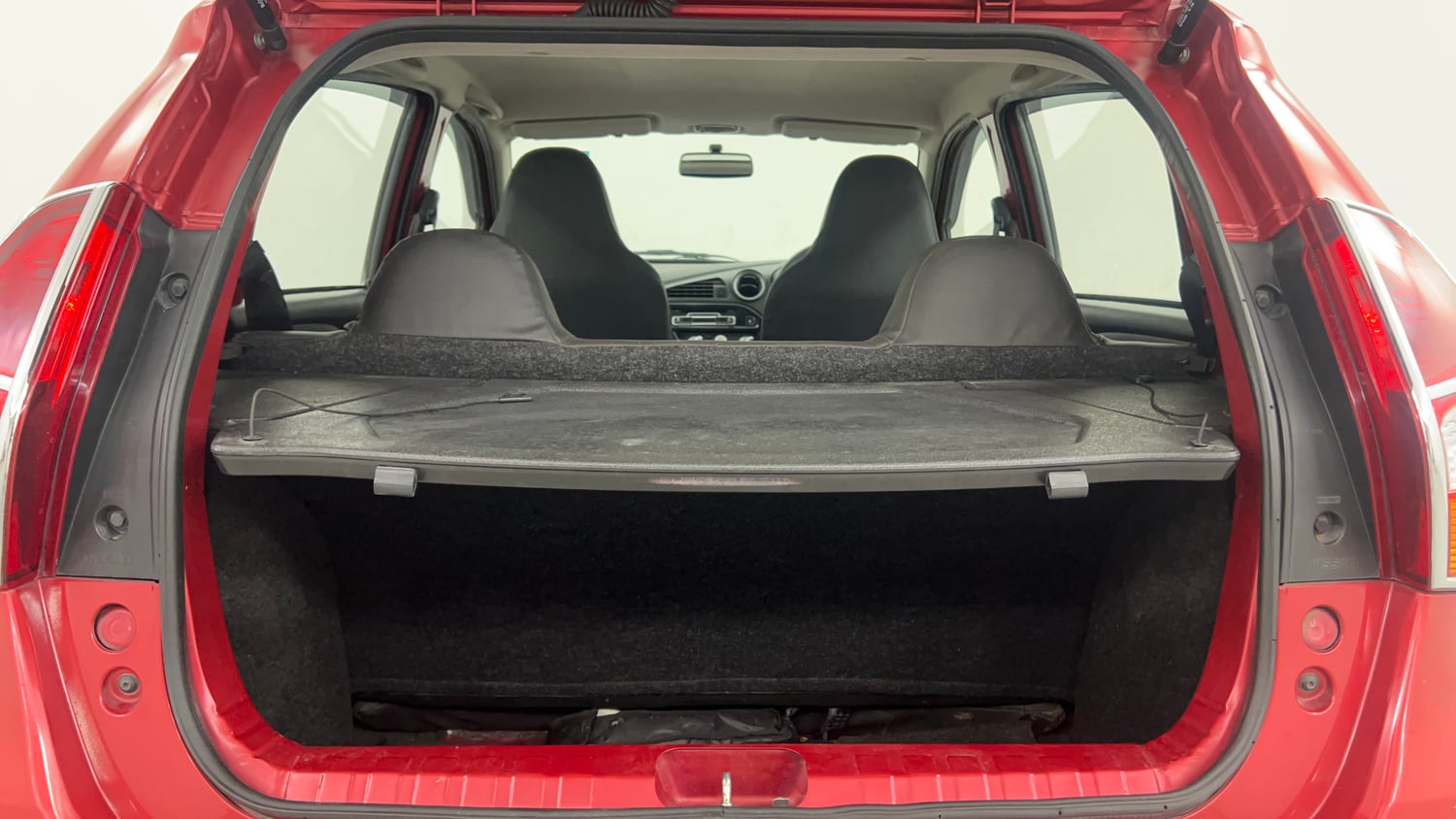 Used 2018 Datsun Redi-GO T(O) 1.0 Petrol Manual interior DICKY INSIDE VIEW