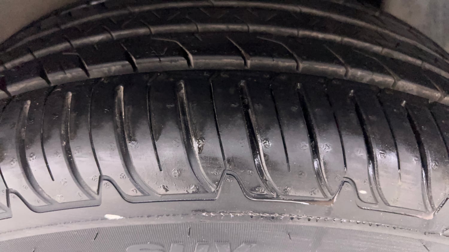 Used 2019 Jeep Compass Longitude (O) 1.4 Petrol AT Petrol Automatic tyres LEFT REAR TYRE TREAD VIEW