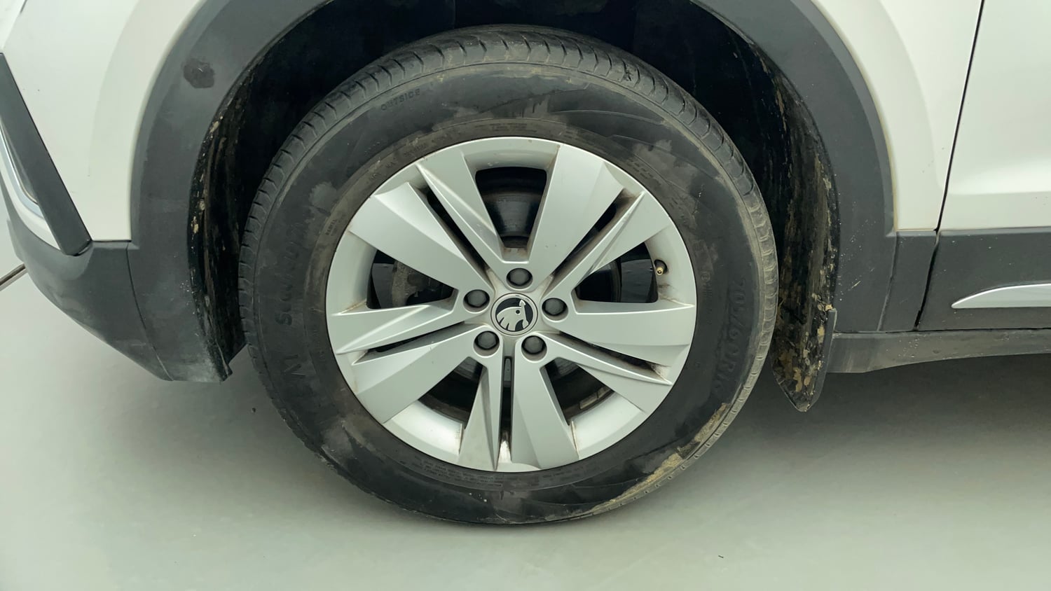 Used 2023 Skoda Kushaq Ambition 1.0L TSI MT Petrol Manual tyres LEFT FRONT TYRE RIM VIEW