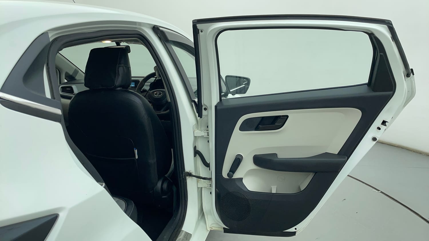 Used 2022 Tata Altroz XE Plus Petrol Petrol Manual interior RIGHT REAR DOOR OPEN VIEW