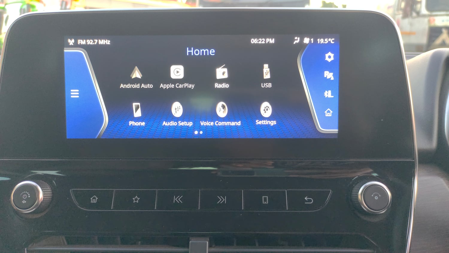 Used 2019 Tata Harrier XZ Diesel Manual top_features Integrated (in-dash) music system