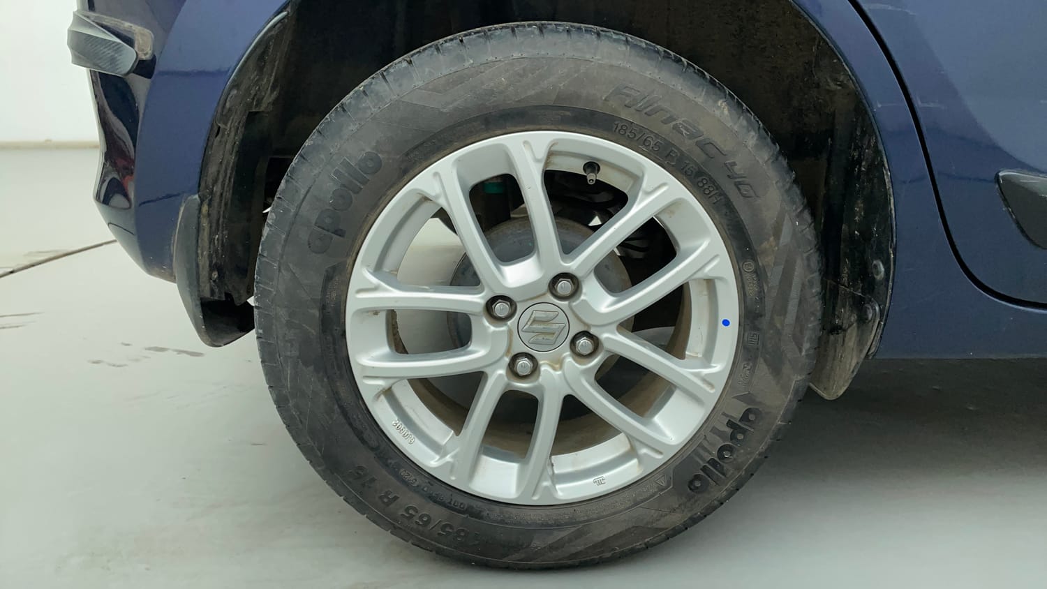 Used 2021 Maruti Suzuki Swift ZXi Petrol Manual tyres RIGHT REAR TYRE RIM VIEW