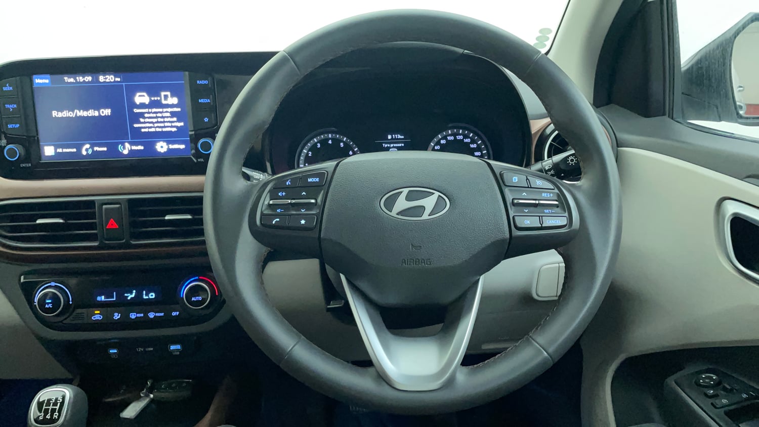 Used 2024 Hyundai Aura SX 1.2 (O) Petrol Petrol Manual interior STEERING VIEW