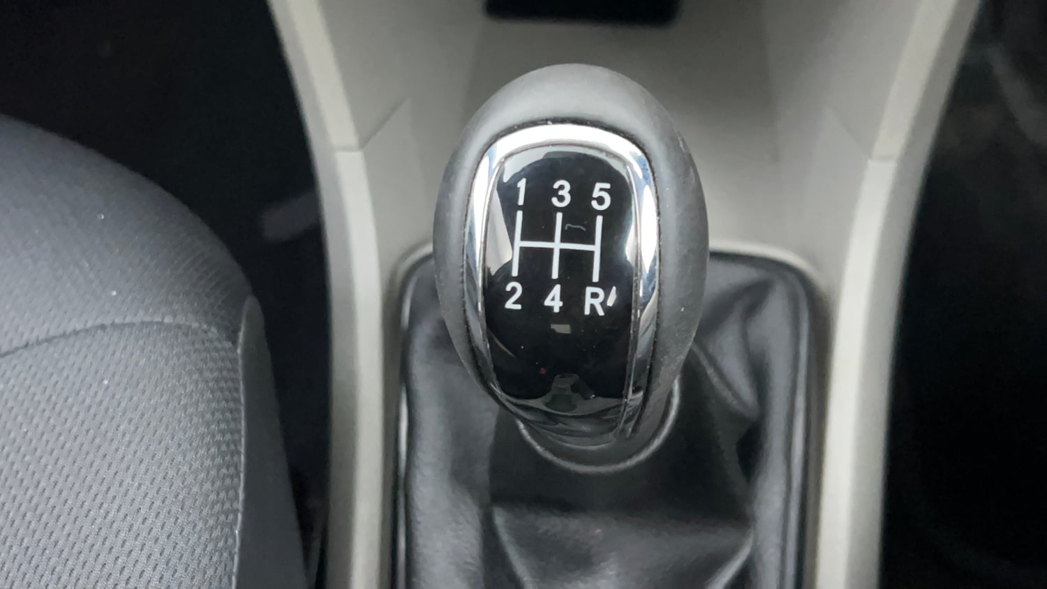 Used 2019 Tata Tiago Revotron XZ w/o Alloy Petrol Manual interior GEAR  KNOB VIEW