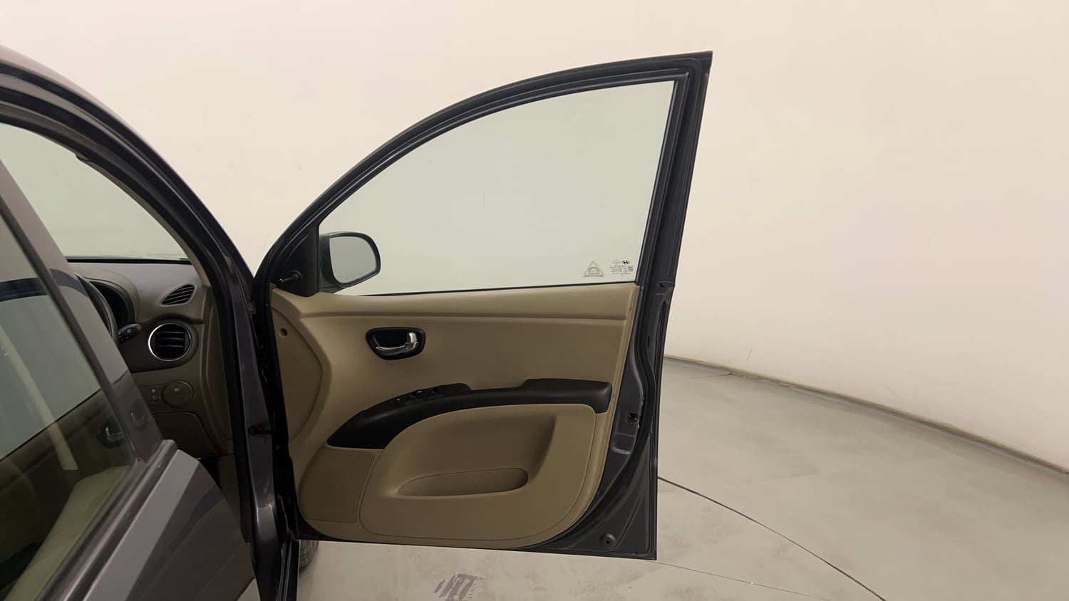 Used 2014 Hyundai i10 Sportz 1.1 iRDE2 Petrol Manual interior RIGHT FRONT DOOR OPEN VIEW