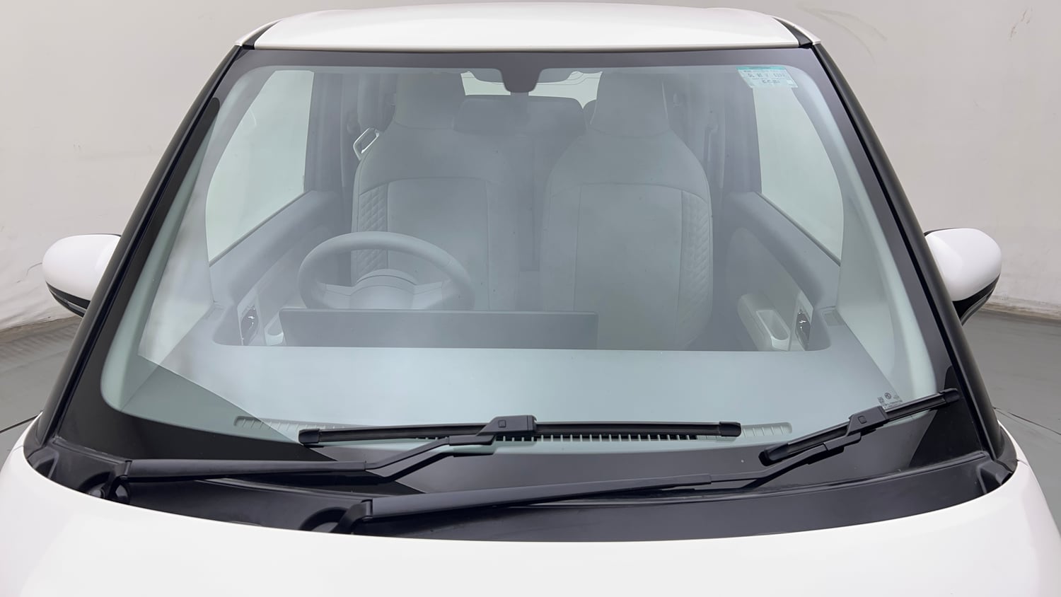 Used 2024 MG Motors Comet EV Excite FC Electric Automatic exterior FRONT WINDSHIELD VIEW