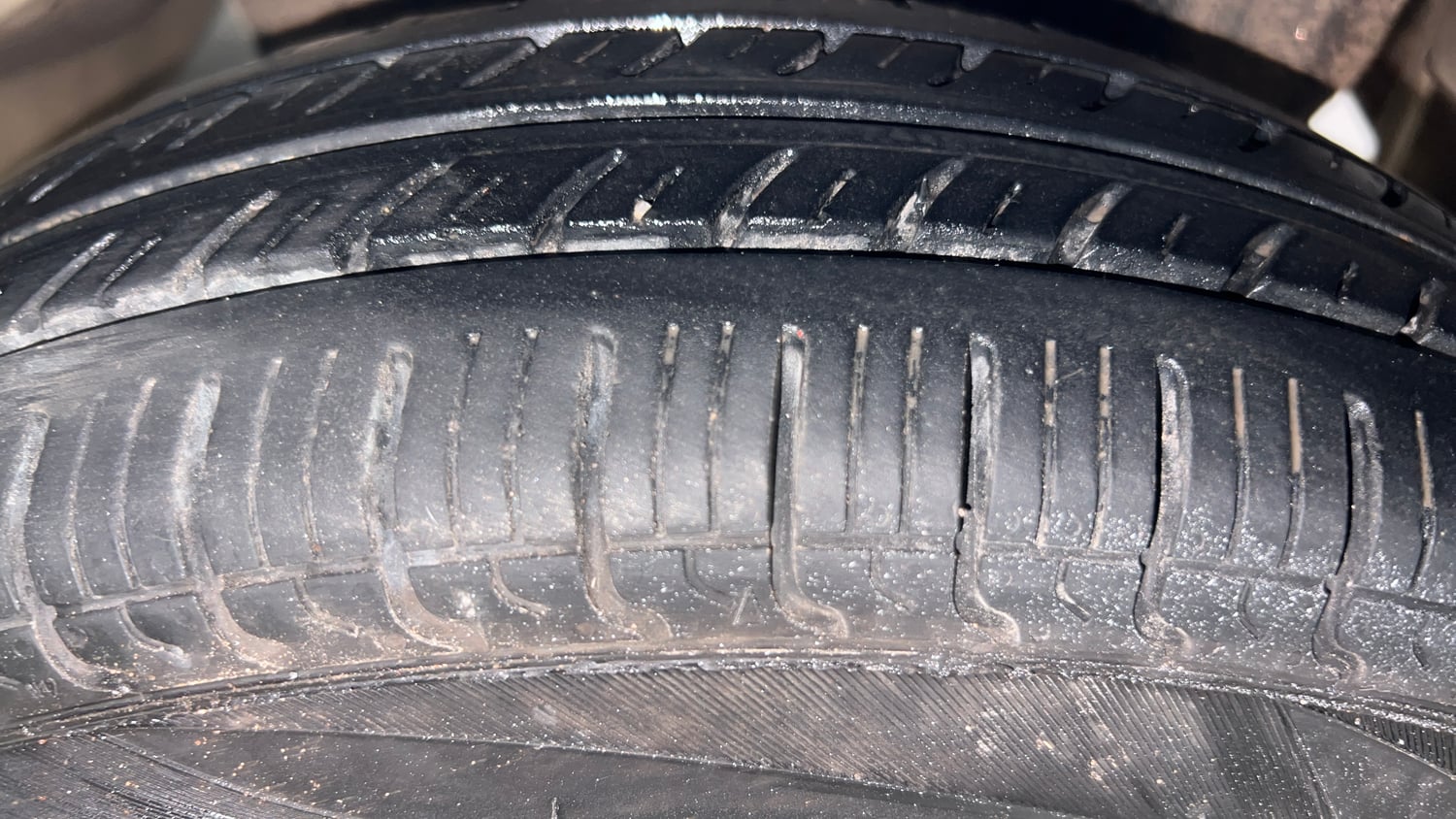 Used 2017 Hyundai Eon Era + Petrol Manual tyres LEFT REAR TYRE TREAD VIEW