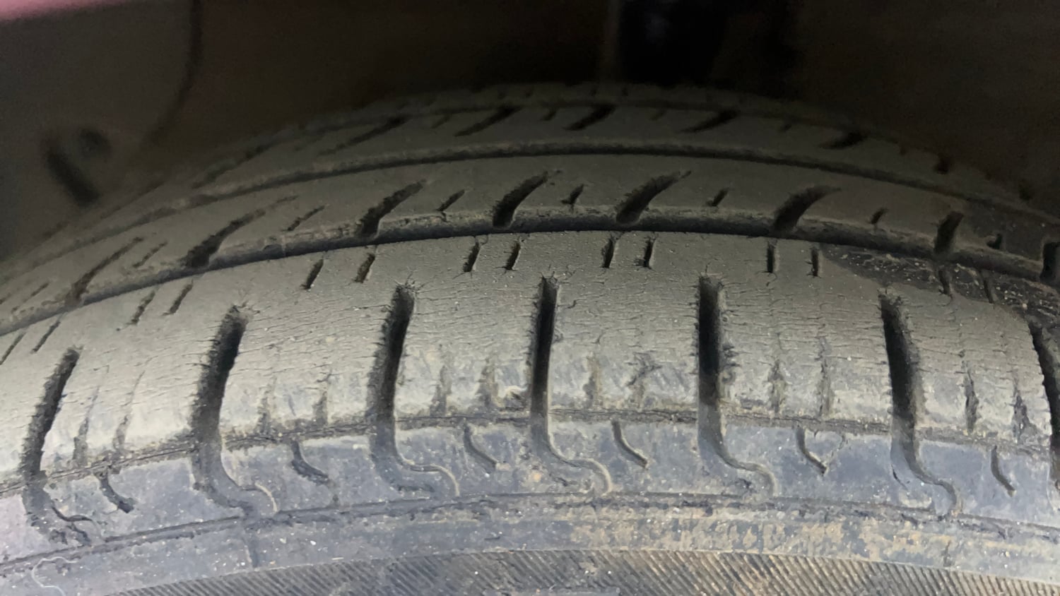 Used 2017 Hyundai Grand i10 Asta AT 1.2 Kappa VTVT (O) Petrol Automatic tyres LEFT FRONT TYRE TREAD VIEW