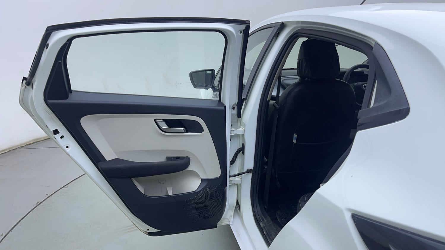 Used 2022 Tata Altroz XZ Petrol Petrol Manual interior LEFT REAR DOOR OPEN VIEW